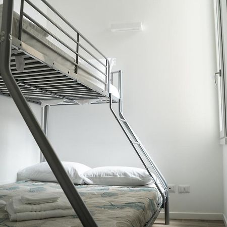 Piazza XX Settembre - Feel The Centre Apartment เลคโค ภายนอก รูปภาพ