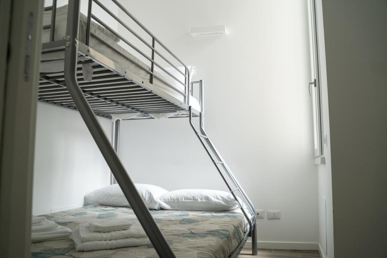 Piazza XX Settembre - Feel The Centre Apartment เลคโค ภายนอก รูปภาพ