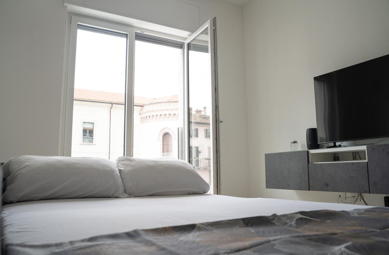 Piazza XX Settembre - Feel The Centre Apartment เลคโค ภายนอก รูปภาพ