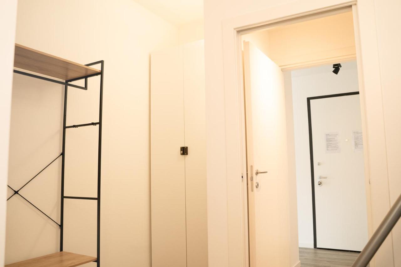 Piazza XX Settembre - Feel The Centre Apartment เลคโค ภายนอก รูปภาพ