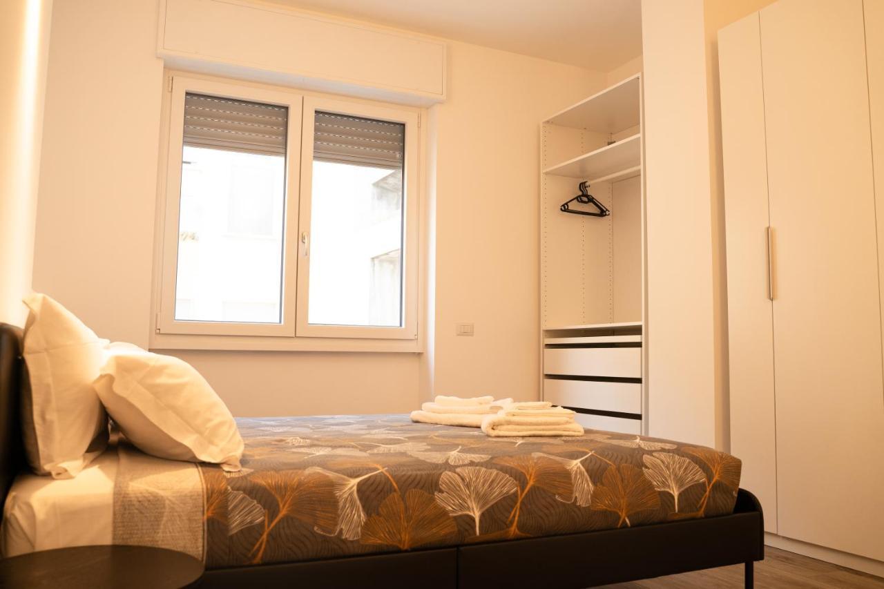 Piazza XX Settembre - Feel The Centre Apartment เลคโค ภายนอก รูปภาพ