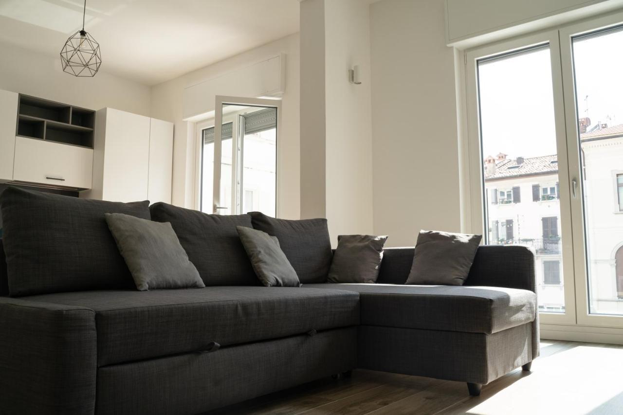Piazza XX Settembre - Feel The Centre Apartment เลคโค ภายนอก รูปภาพ